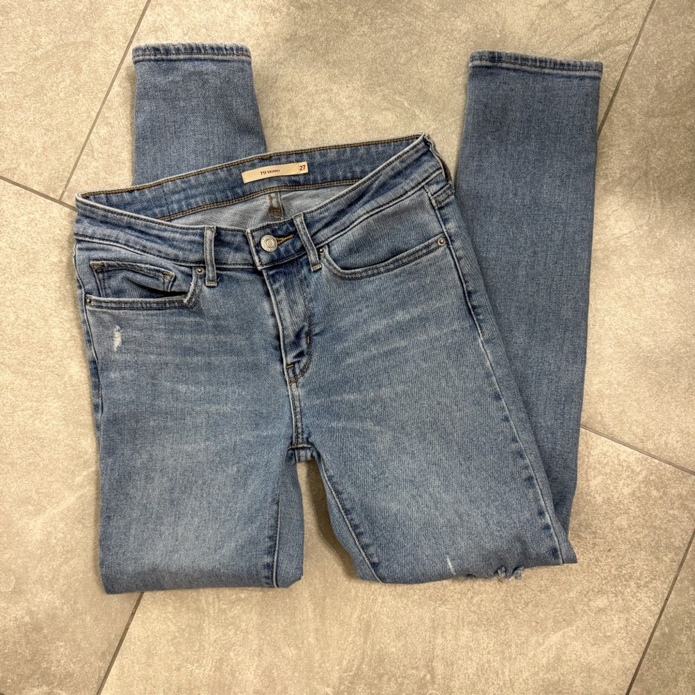 Women’s Levi 711 Skinny Jeans